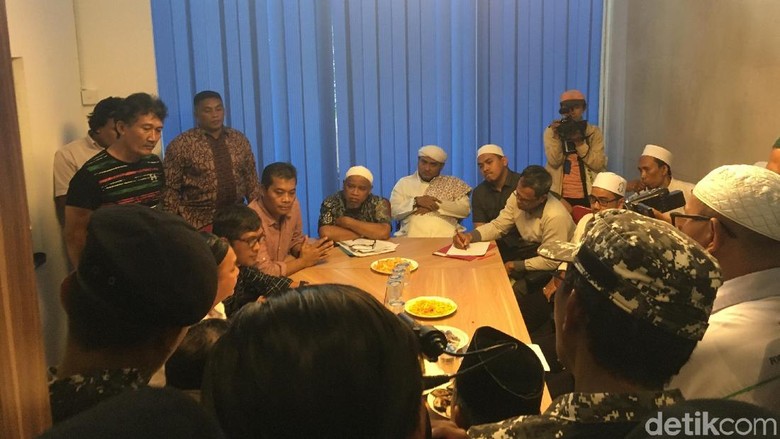 Protes Karikatur, Perwakilan FPI Bertemu Redaksi Majalah Tempo Protes Karikatur, Perwakilan FPI Bertemu Redaksi Majalah Tempo