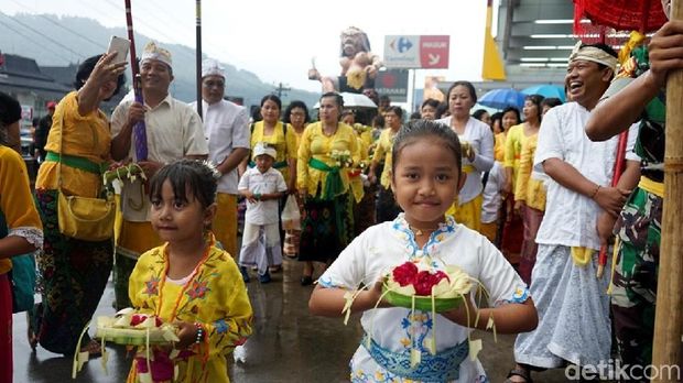 Dua Ogoh-Ogoh Dikirab di Magelang Jelang Hari Raya Nyepi 