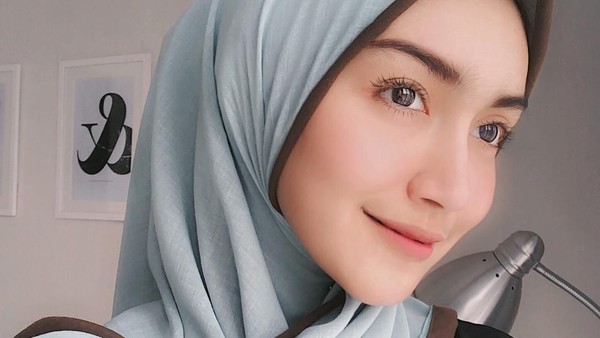 Mantap Berhijab, Aktris Melody Prima Makin Cantik Saja