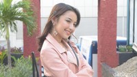 Sontak hal tersebut membuat Jennifer kesal yang berujung dengan dirinya yang melabrak dan menabok temannya itu. Namun, Jennifer sudah meminta maaf kepada temannya itu.Foto: Pool/Noel/DetikFoto.