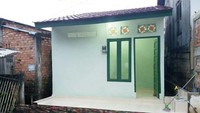 Rumah reyot Dewi kini terlihat cantik. 