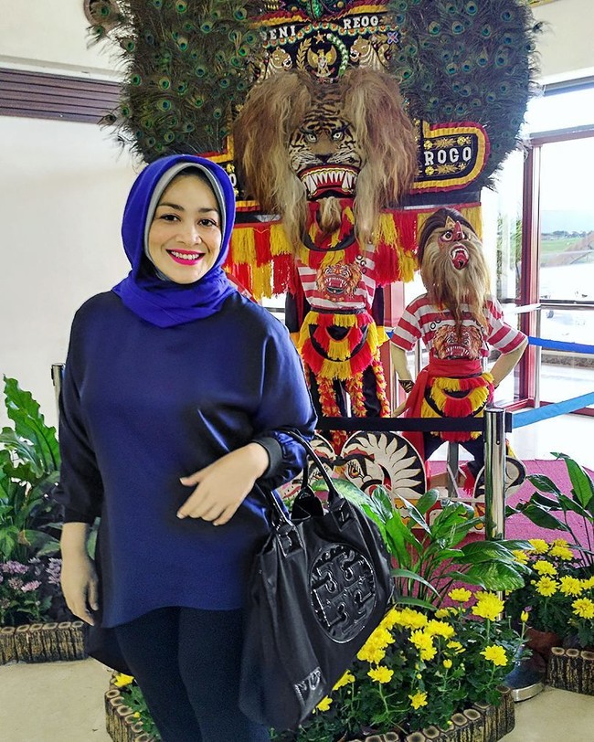 Selain makan makanan sehat, Hughes selalu mengingatkan semua orang untuk selalu berpikir positif dan bersyukur. Karena hal itu akan membuat tubuh menjadi lebih sehat. Foto: Instagram/Hughes.Dewi