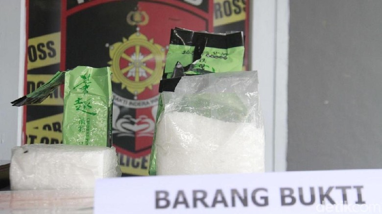 Pasutri Ditangkap Kasus Sabu 2 Kg, 3 Mobil dan Motor Ikut Disita Pasutri Ditangkap Kasus Sabu 2 Kg, 3 Mobil dan Motor Ikut Disita