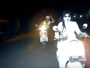 Heboh Video Polisi Tilang Kuntilanak