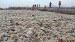 Foto: Berjibaku Gempur Sampah di Teluk Jakarta