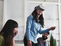 Penampakan Headset VR Murah Oculus