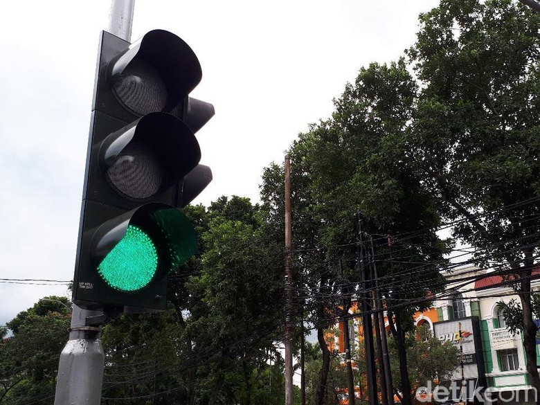 Lampu Lalin yang Bisa Nyanyi di Lebak Bulus Dibuat untuk Anak-anak Lampu Lalin yang Bisa Nyanyi di Lebak Bulus Dibuat untuk Anak-anak