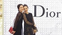 Kompaknya Cathy Sharon dan Julie Estelle. Foto: Instagram Julie Estelle & Cathy Sharon