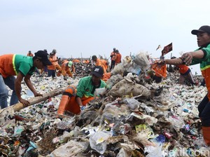 Sandi Akui Lambat Koordinasi Penanganan Sampah di Teluk Jakarta