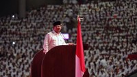 Semua ada di Pak Prabowo, ganteng iya, merakyat iya. Satunya kan ganteng kita pertanyakan, merakyat kita juga tidak atau apakah itu pura-pura atau bukan, ucap Habiburokhman. Foto: (Dok Facebook Prabowo Subianto)
