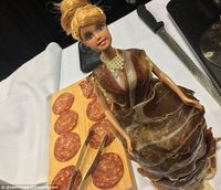 Barbie Bergaun Irisan Daging Kini Jadi Tren di Resto Hot Pot