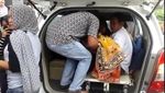 Momen Haru Tahanan Tangisi dan Cium Jenazah Balitanya di Lapas
