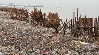 Kepala Suku Dinas Lingkungan Hidup DKI Jakarta Yusen Herdiman menambahkan proses pengangkutan tumpukan sampah akan dilanjutkan kembali esok hari. Pengerjaan dimulai pukul 08.00 WIB.