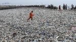 Pasukan Oranye Gotong Royong Bersihkan Lautan Sampah