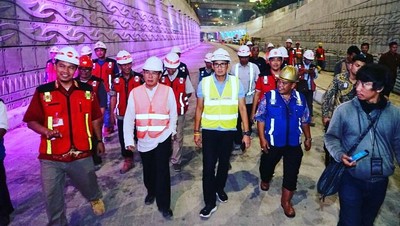 Foto: Saat Sandiaga Cek Progres Underpass Mampang-Kuningan