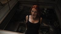 Black Widow saat disandera oleh musuh di Avengers