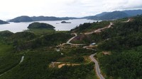 Dari total panjang jalan 42,481km, saat ini telah teraspal 16km dan sisanya akan selesai tahun depan.Foto: Dok. Ditjen Bina Marga PUPR