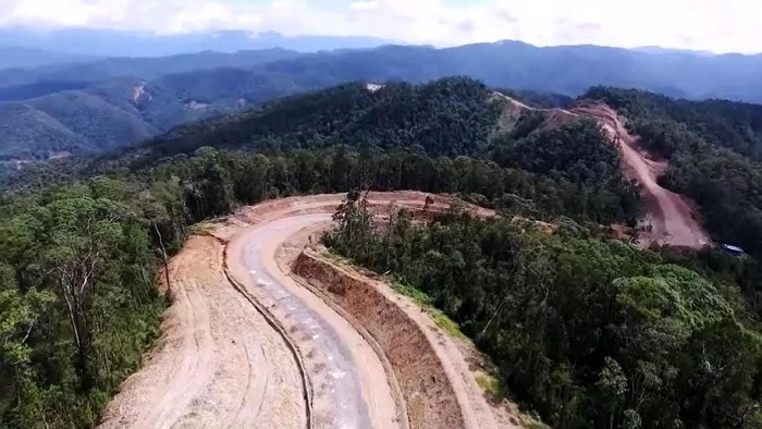 Meski sudah bisa dilalui, jalan Trans Papua rute Merauke-Boven Digoel sepanjang 424 km ternyata lumayan banyak yang rusak. Namun selain rute itu, ada juga jalanan Trans Papua yang bisa dijajal dengan mulus.