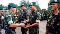 Saat menjadi prajurit, Prabowo pernah menerima penghargaan. (Foto: dok. Facebook Prabowo Subianto)