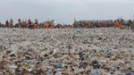 Foto: Berjibaku Gempur Sampah di Teluk Jakarta