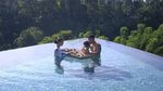 8 Artis yang Liburan di Bali Sambil Nikmati Floating Breakfast