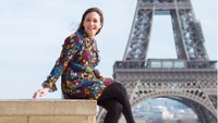 Gaya kece Maia Estianty di Paris. Foto: Instagram Maia Estianty