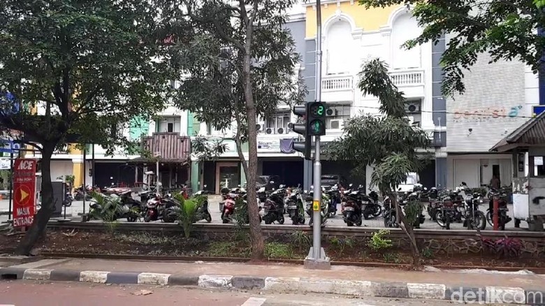 Unik! Lampu Lalu Lintas di Lebak Bulus Ini Bisa Nyanyi Unik! Lampu Lalu Lintas di Lebak Bulus Ini Bisa Nyanyi