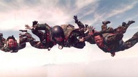 Meski bertugas di matra darat, Prabowo Subianto juga kerap terjun payung. Dari penjelasan Prabowo di akun medsosnya, foto ini diambil saat dia melakukan latihan freefall relative work (kerja sama di udara) pada 1987 di Kostrad. (Foto: dok. Facebook Prabowo Subianto)