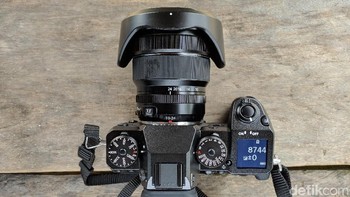 Kamera ini dibekali sensor APS-C-X-Trans CMOS III dengan resolusinya 24 MP dan prosesor X-Processor Pro. Foto: Adi Fida Rahman/detikINET