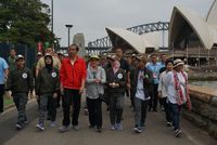 Jokowi pakai sneaker di Sydney / 
