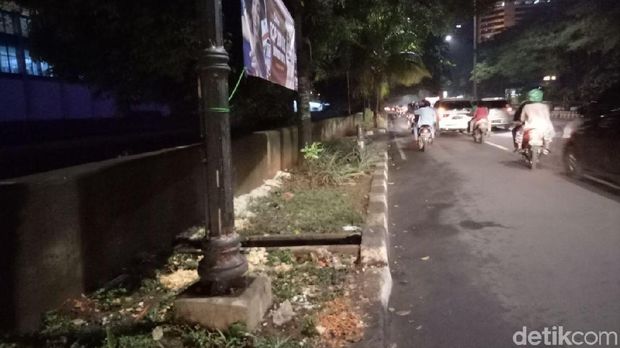  Lokasi pedagang ketoprak ditabrak pengendara mobil di dekat Hotel Shangri-La, Jakarta, Sabtu (17/3/2018)