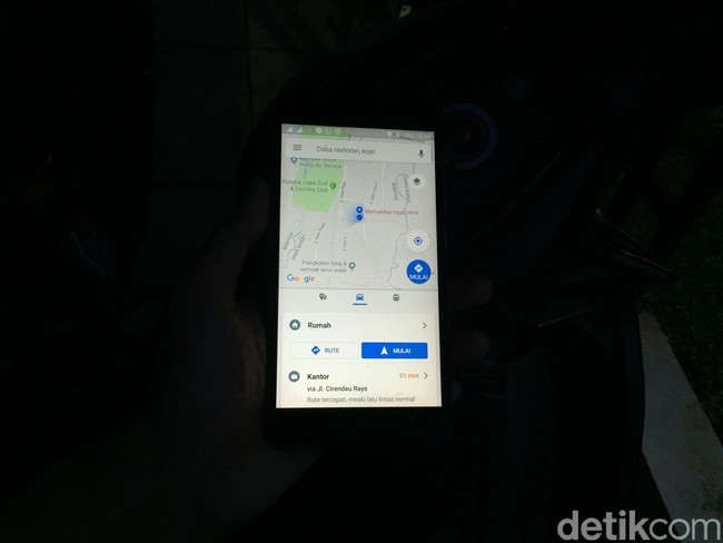 Seberapa Bahaya Pakai GPS saat Mengemudi Hingga Bisa Dibui?