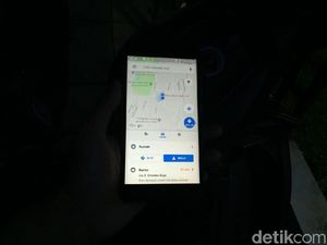 India Izinkan Pengemudi Mobil Pakai HP, Cuma untuk Dua Alasan Ini