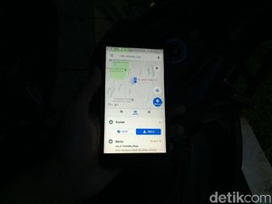 Pro-Kontra Driver Bandung Soal Mengemudi Cek GPS Bisa Dibui