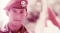Salah satu foto Prabowo saat masih muda. Dibandingkan dengan Tom Cruise, Prabowo tertawa. Hahaha. Ini apa yang dibandingkan? tulis Prabowo di Twitter / Foto: (Dok Facebook Prabowo Subianto)