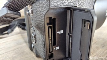 Punya rentang ISO 200-12800 dan fitur max burst shooting 14 fps. Foto: Adi Fida Rahman/detikINET