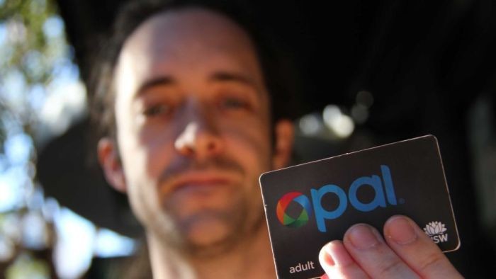 Mengimplan Kartu Transportasi di Tangannya, Peretas Sydney Didenda