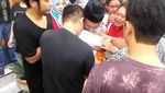 Momen Haru Tahanan Tangisi dan Cium Jenazah Balitanya di Lapas