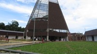 Pembangunan zona sub inti dan pendukung PLBN Skouw  terdiri dari berbagai macam sarana. Di antaranya rumah dinas pegawai, Gereja, Masjid, parkir kendaraan, rest area, pos TNI dan Polri.Foto: Danang Sugianto