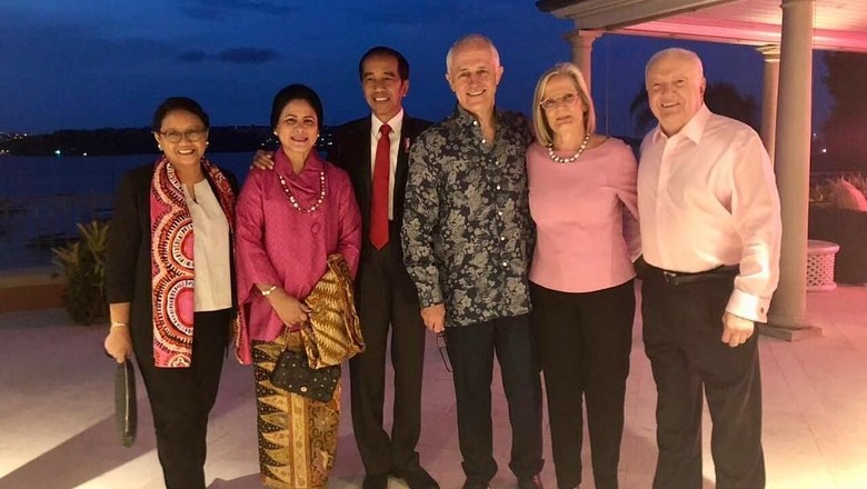 Makan Malam dengan Jokowi, PM Australia Berbatik Makan Malam dengan Jokowi, PM Australia Berbatik