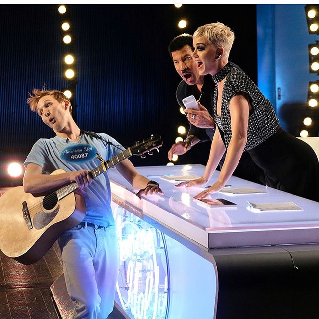 Benjamin Glaze merupakan kontestan American Idol yang belum lama ini jadi sorotan sejak Katy Perry yang menjadi juri di audisi tersebut secara tak terduga menciumnya di bibir. Foto: Instagram