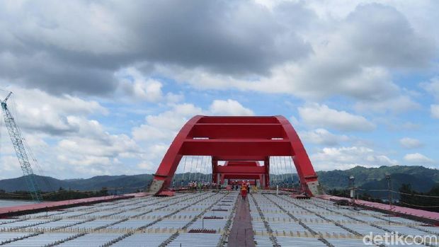 Bentang Kedua Jembatan Holtekamp Sudah Terpasang