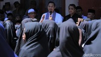 Saya mengambil keputusan yang mengagetkan banyak pihak. Tidak ada yang memikirkan saya mengakhiri dunia militer, karena saat itu karir saya cukup cemerlang, saya memutuskan setelah salat istikharah. Semua milik Allah. Saya di tentara izin Allah termasuk saya bergelut di dunia politik atas izin Allah, itu keputusan tidak saya sesali, jawab AHY. Foto: Wisma Putra/detikcom