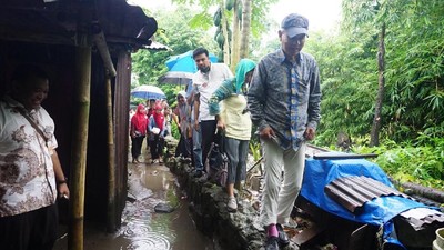 Ketika Duta WHO Terjang Hujan dan Becek untuk Kunjungi Pasien Kusta