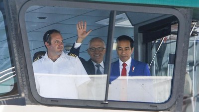 Potret Keakraban Jokowi dan Turnbull Naik Feri di Sydney