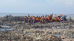 Penampakan Terkini Sampah di Teluk Jakarta yang Mulai Ambles