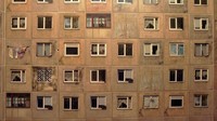 Hal ini dilakukan karena di Lithuania, orang sering mengabaikan ruang publiknya. Banyak orang tinggal di apartemen terbersih tapi begitu mereka melangkah keluar dari rumah, situasi berubah total. Istimewa/Boredpanda.