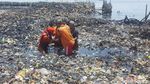 Penampakan Terkini Sampah di Teluk Jakarta yang Mulai Ambles