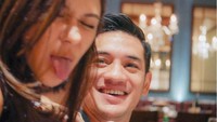 Dalam akun Instagram miliknya, Nana mengucapkan terima kasih pada sang suami karena telah memberikan pesta kejutan untuknya. Foto: Nana Mirdad (Instagram)