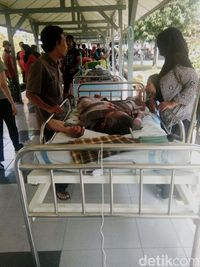 Runtuhnya Atap Ruangan di RSAL yang Baru Direnovasi